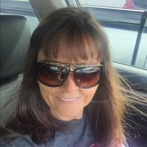 Meet your Posher, Dana